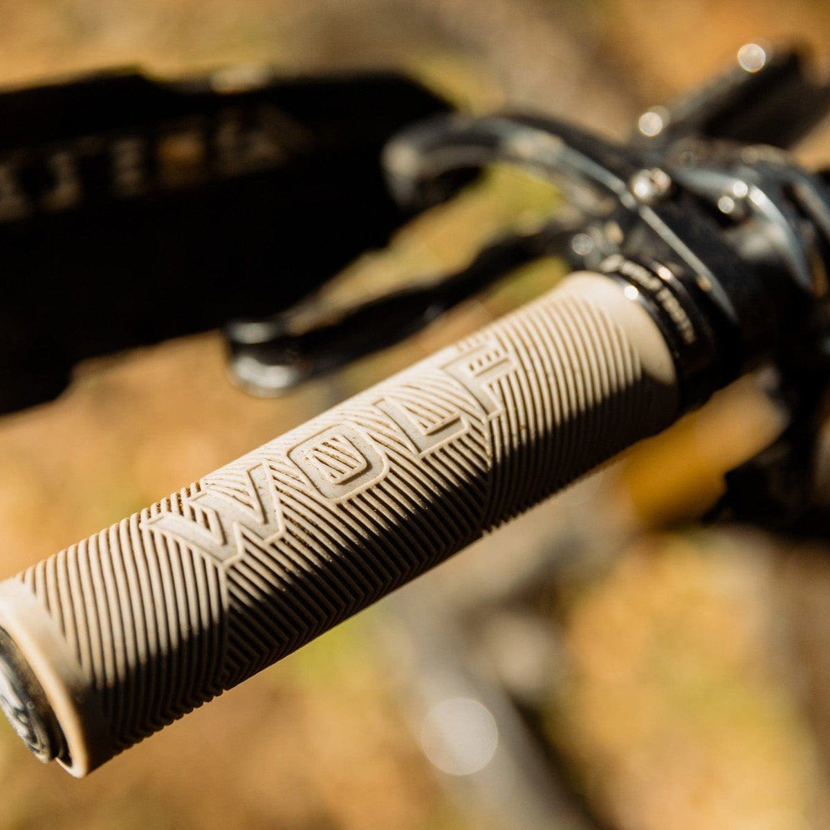 Wolf Tooth Echo Lock - On Grips – Colors Blue
