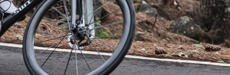 Road bike tubeless tire guide — width, pressure, and setup